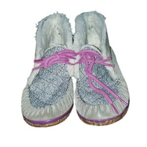 Womens size 8 Sorel slipper slip on shoes. Moccasin style